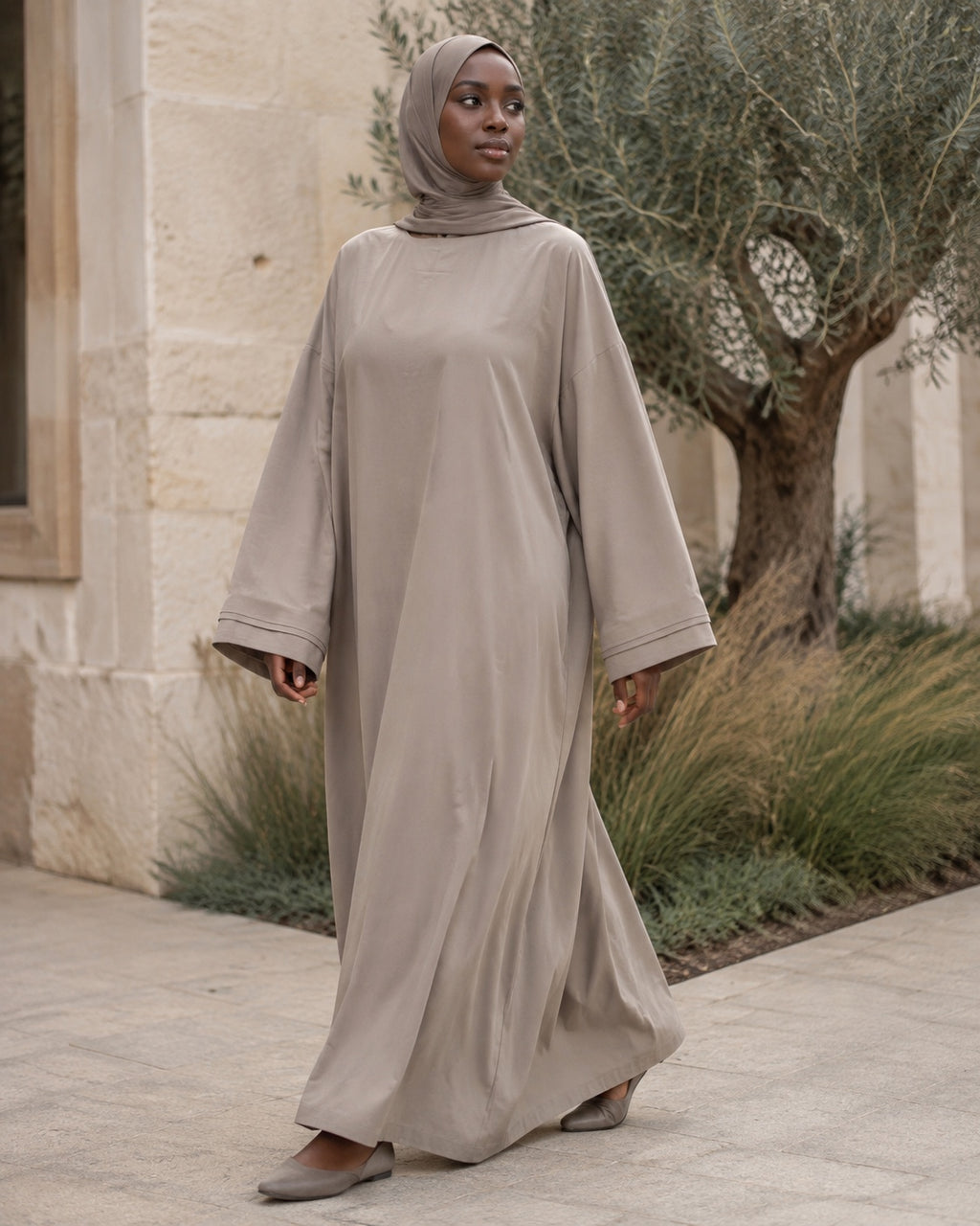 Abaya femme oversize — Manches larges, légère et élégante | Noir & Beige