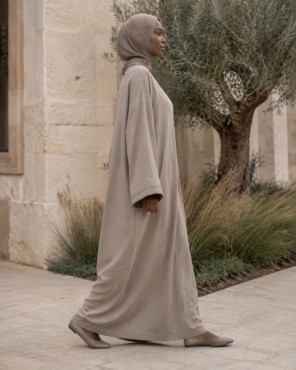 Abaya femme oversize — Manches larges, légère et élégante | Noir & Beige