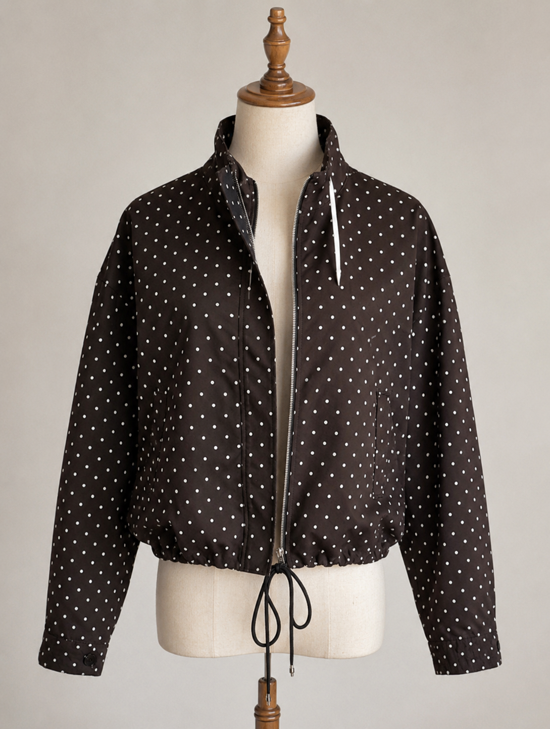 Veste Oversize Marron à Pois – Style Minimaliste & Moderne