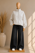 Veste Oversize Blanche à Pois Noirs – Coupe Élégante & Moderne