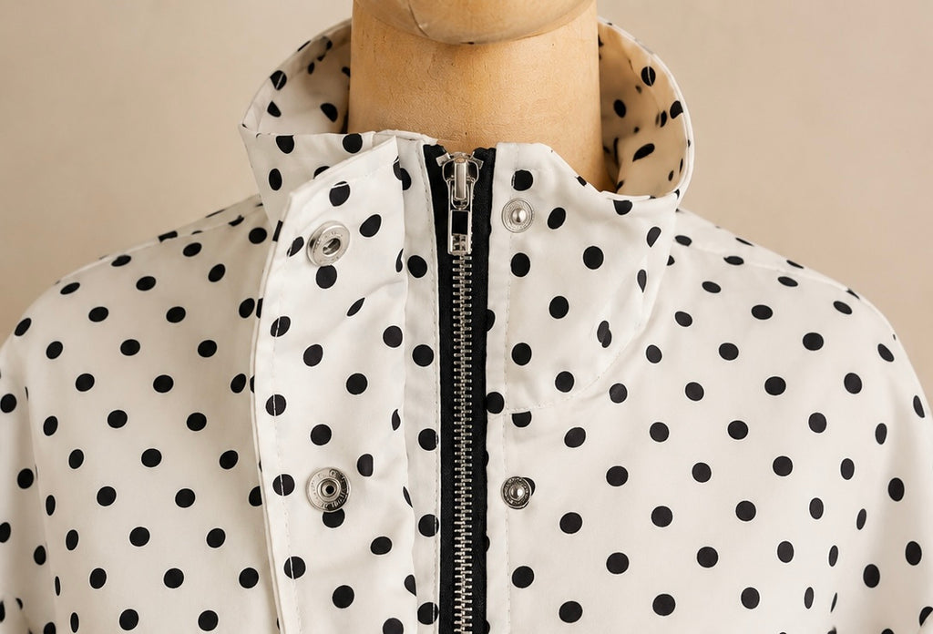 Veste Oversize Blanche à Pois Noirs – Coupe Élégante & Moderne