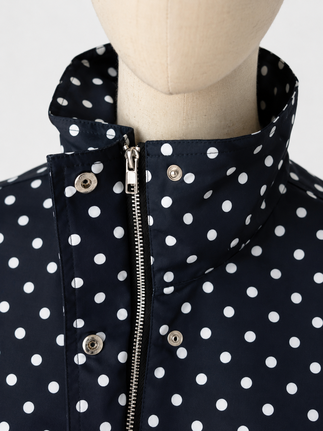 Veste Oversize Bleu Marine à Pois – Élégance Moderne & Confort